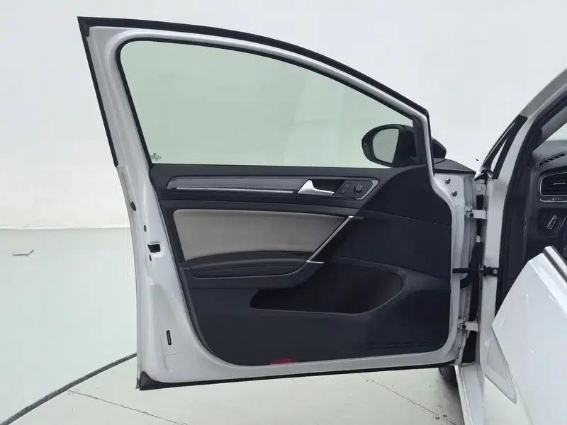 2017 Golf 230TSI Automatic Luxury Millionth Edition — миниатюра 26