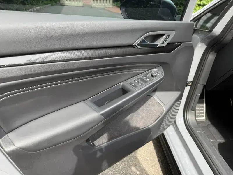 2023 Golf 280TSI DSG R-Line Lite — миниатюра 9