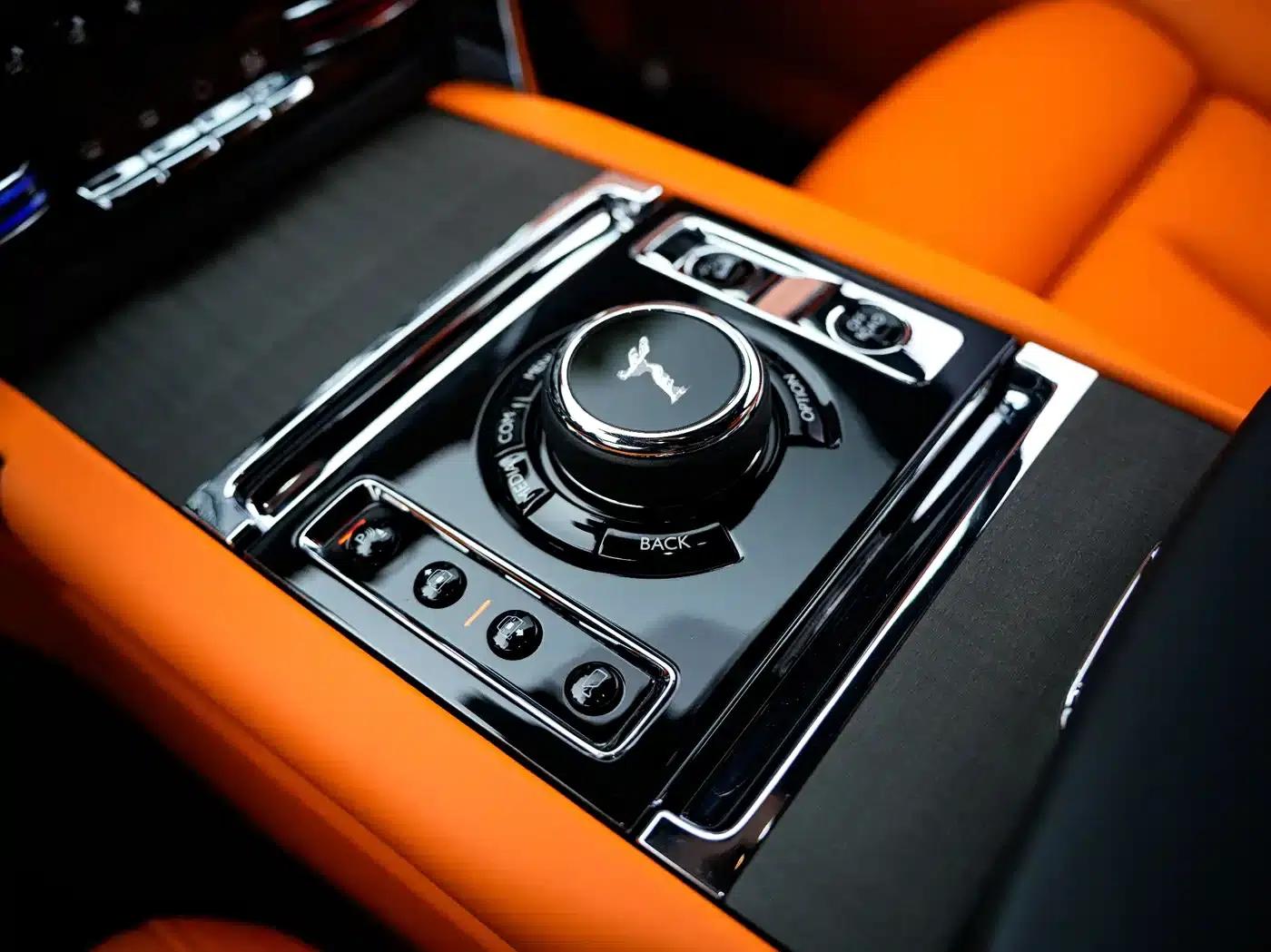 2018 Cullinan, four-seater version — миниатюра 5