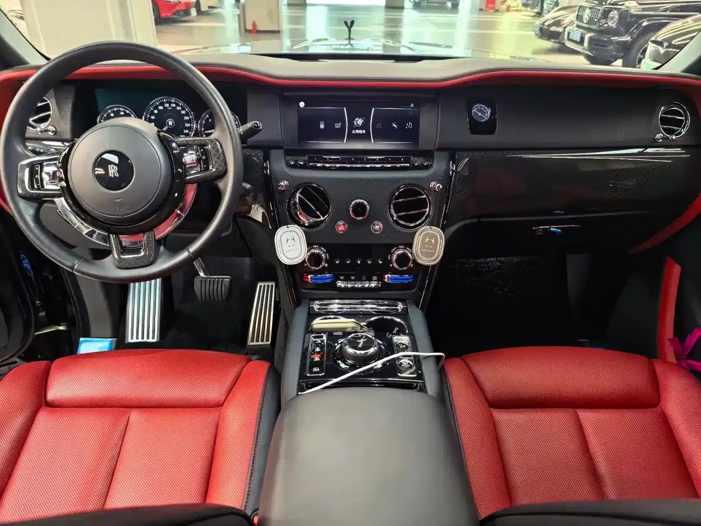 2020 Cullinan Black Badge — миниатюра 11