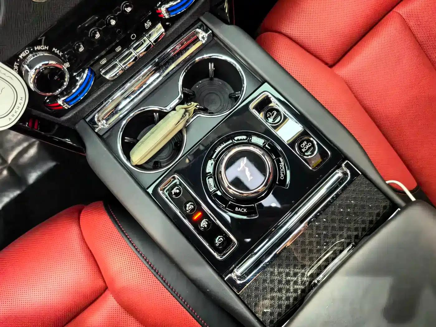 2020 Cullinan Black Badge — миниатюра 15