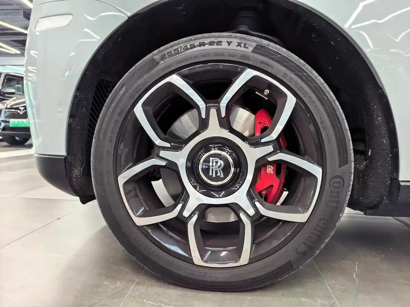 2020 Cullinan Black Badge — миниатюра 7