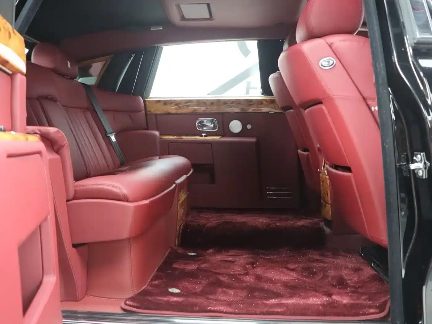2011 Phantom 6.7T Extended Wheelbase — миниатюра 17