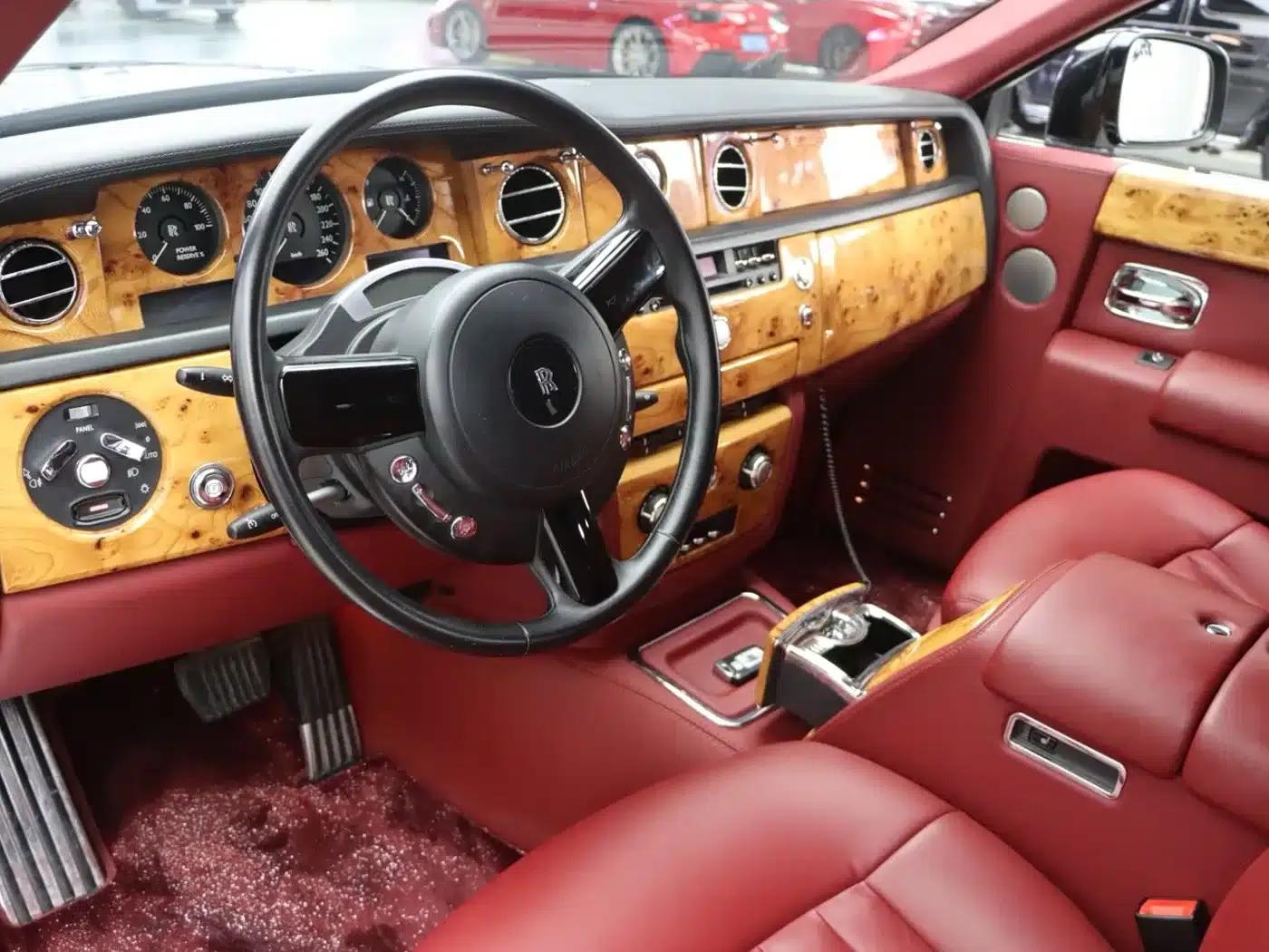 2011 Phantom 6.7T Extended Wheelbase — миниатюра 4