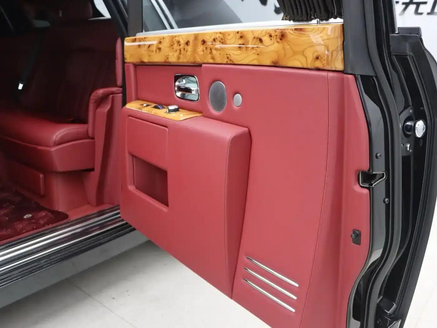 2011 Phantom 6.7T Extended Wheelbase — миниатюра 32
