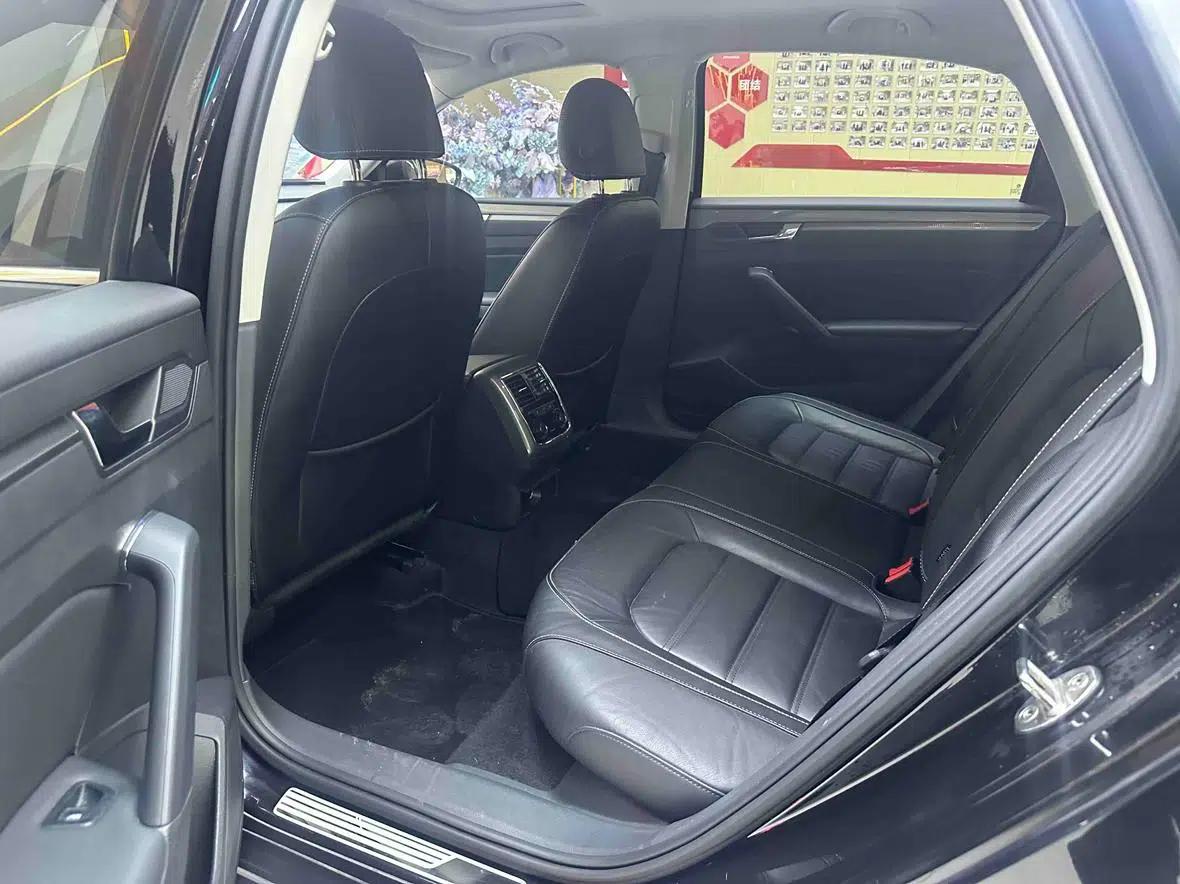 2017 Passat 330TSI DSG Premium Edition — миниатюра 6