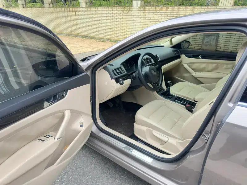 2011 Volkswagen Passat 1.4TSI Manual Deluxe Edition — миниатюра 11