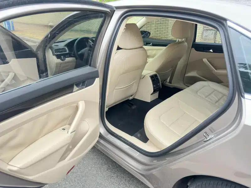 2011 Volkswagen Passat 1.4TSI Manual Deluxe Edition — миниатюра 12