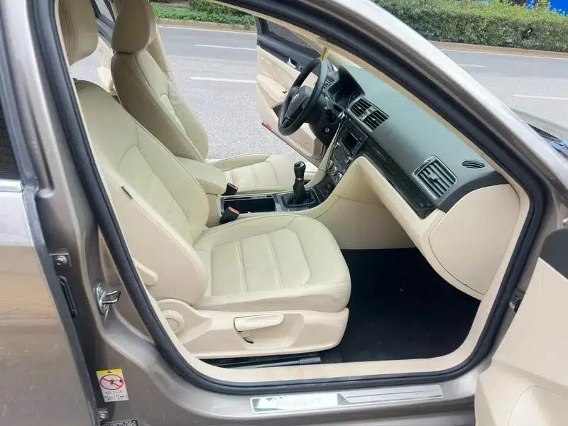 2011 Volkswagen Passat 1.4TSI Manual Deluxe Edition — миниатюра 8