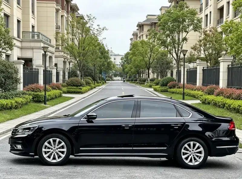 2017 Passat 330TSI DSG Premium Edition — миниатюра 4