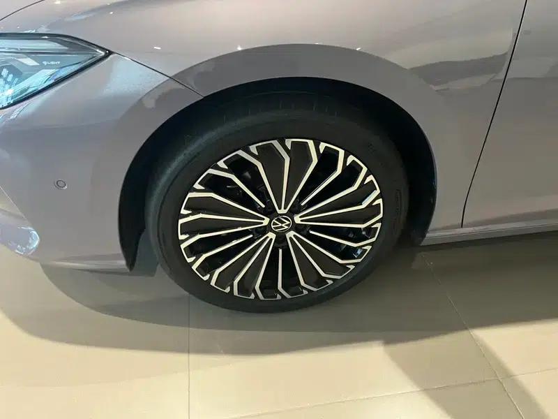 2025 Passat Pro 380TSI Dragon Edition — миниатюра 4