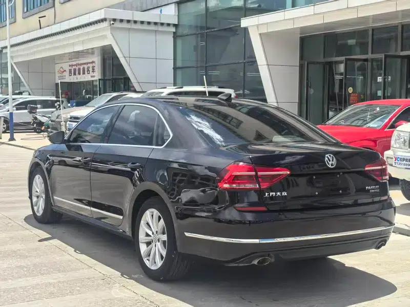 2017 Passat 330TSI DSG Premium Edition — миниатюра 4