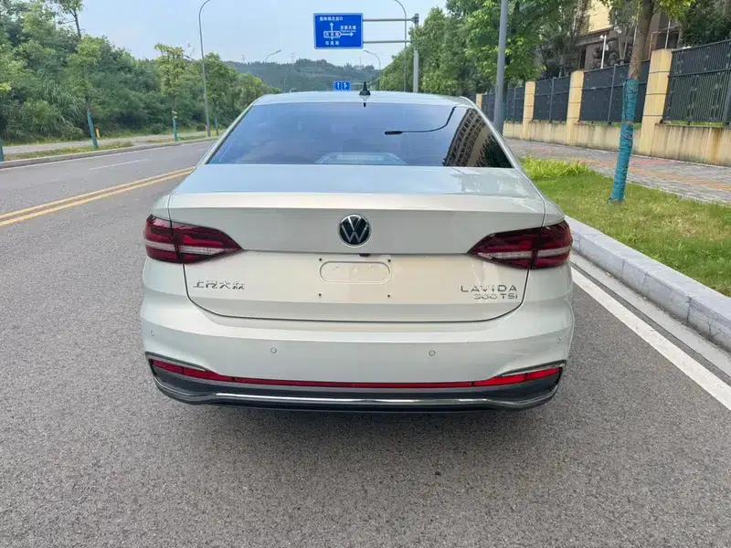 2023 Volkswagen Lavida 1.5L Automatic Full Comfort Edition — миниатюра 5
