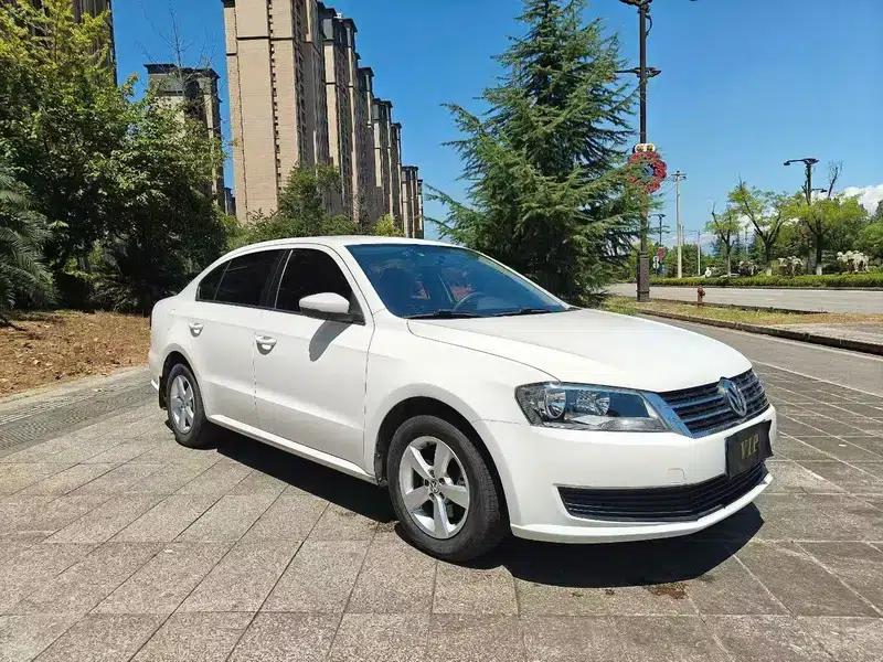 2013 Volkswagen Lavida 1.6L Manual Fashion Edition — миниатюра 3