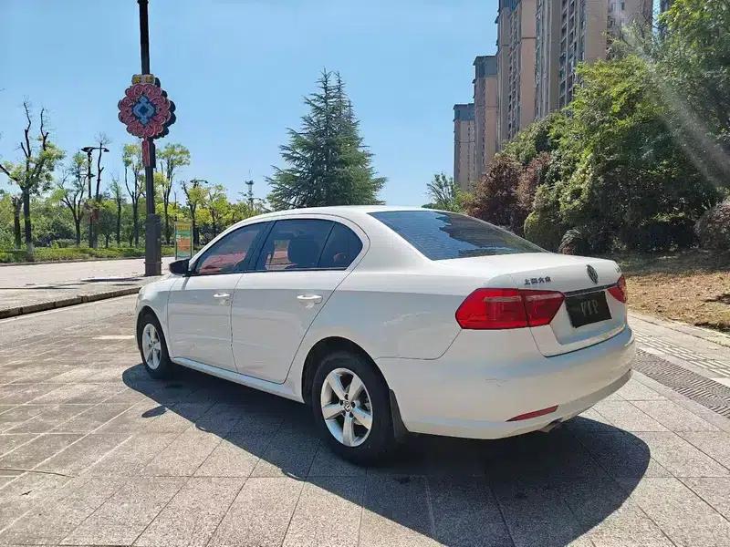 2013 Volkswagen Lavida 1.6L Manual Fashion Edition — миниатюра 4