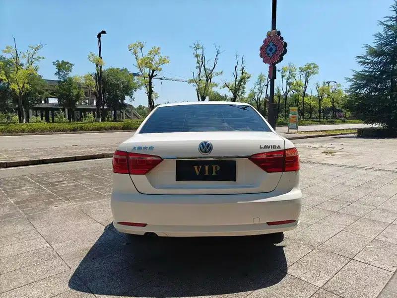 2013 Volkswagen Lavida 1.6L Manual Fashion Edition — миниатюра 5