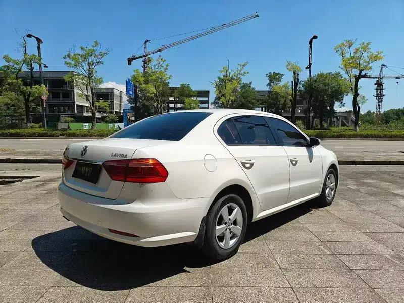 2013 Volkswagen Lavida 1.6L Manual Fashion Edition — миниатюра 6