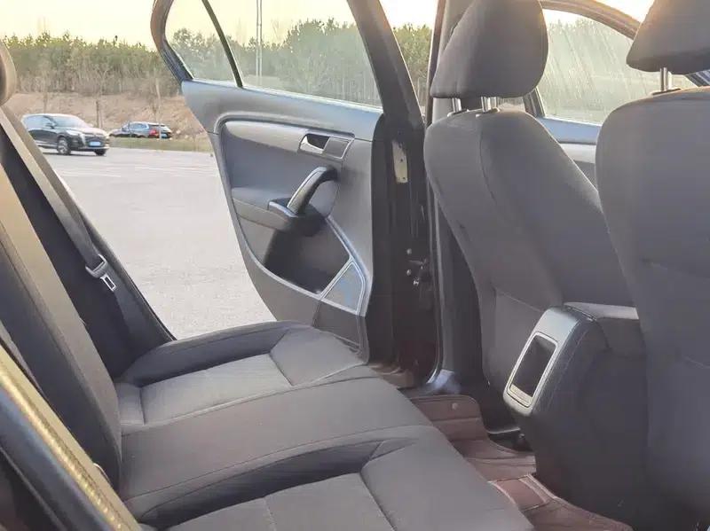 2013 Volkswagen Lavida Classic Facelift 1.6L Manual Fashion Edition — миниатюра 12