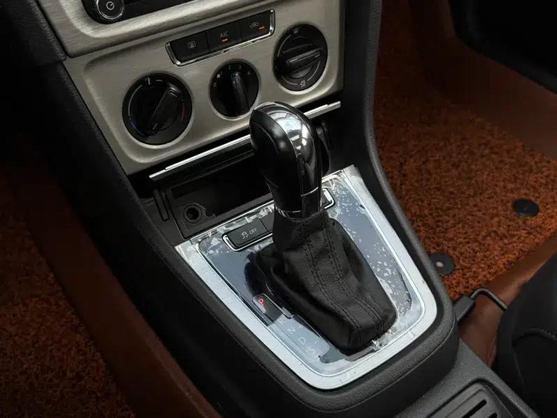 2013 Volkswagen Lavida 1.6L Automatic Comfort Edition — миниатюра 10