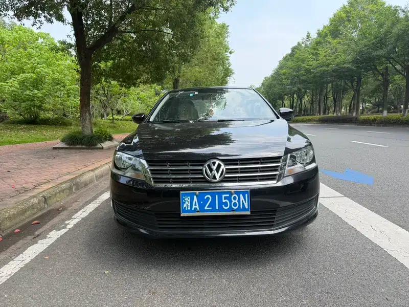 2013 Volkswagen Lavida Classic Facelift 1.6L Manual Fashion Edition — миниатюра 2