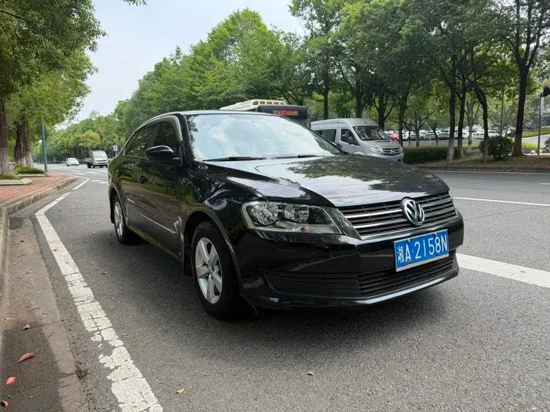 2013 Volkswagen Lavida Classic Facelift 1.6L Manual Fashion Edition — миниатюра 3
