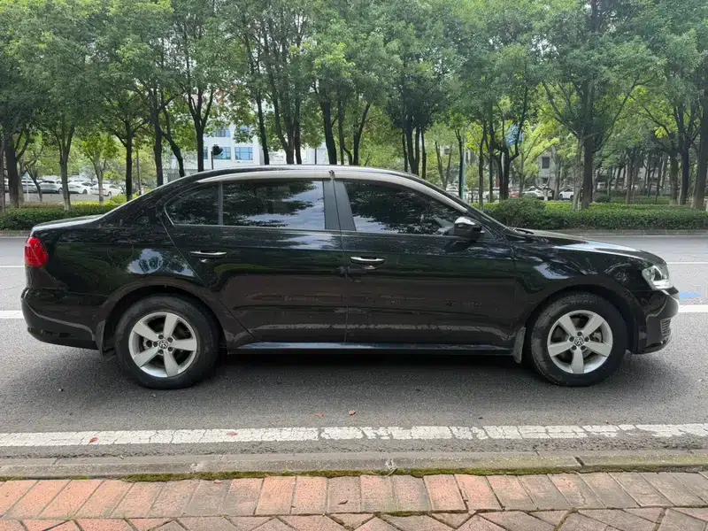 2013 Volkswagen Lavida Classic Facelift 1.6L Manual Fashion Edition — миниатюра 7