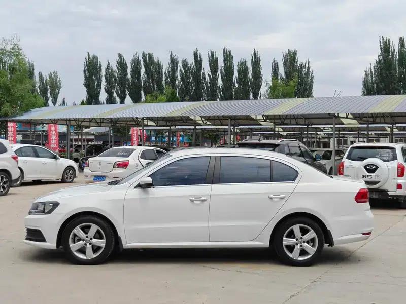 2017 Volkswagen Lavida 1.6L Manual Fashion Edition — миниатюра 3