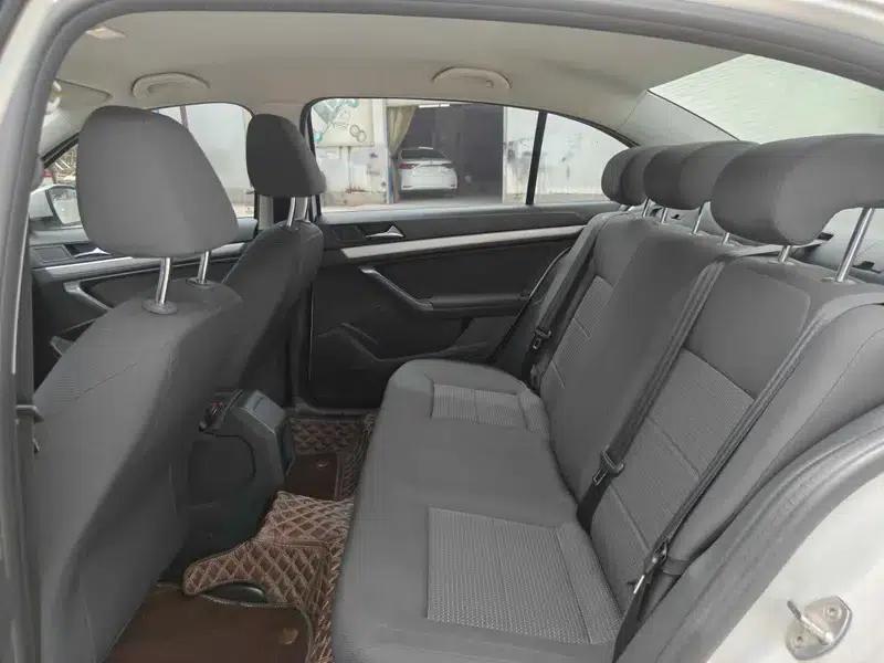 2017 Volkswagen Lavida 1.6L Manual Fashion Edition — миниатюра 9