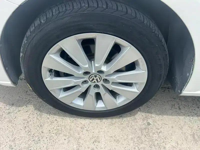 2013 Volkswagen Lavida 1.6L Automatic Comfort Edition — миниатюра 8