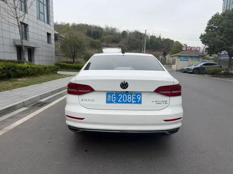 2021 Volkswagen Lavida 280TSI DSG Comfort Edition — миниатюра 5