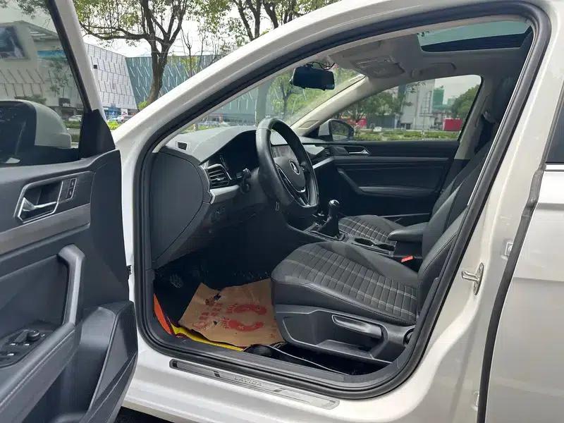 2021 Volkswagen Lavida 1.5L Manual Comfort Edition — миниатюра 21