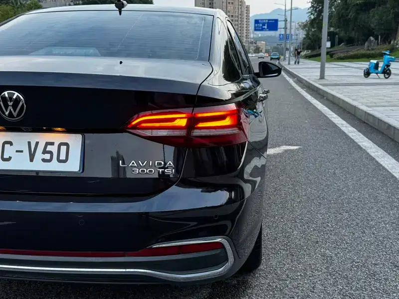 2023 Volkswagen Lavida 300TSI DSG Full Comfort Edition — миниатюра 13