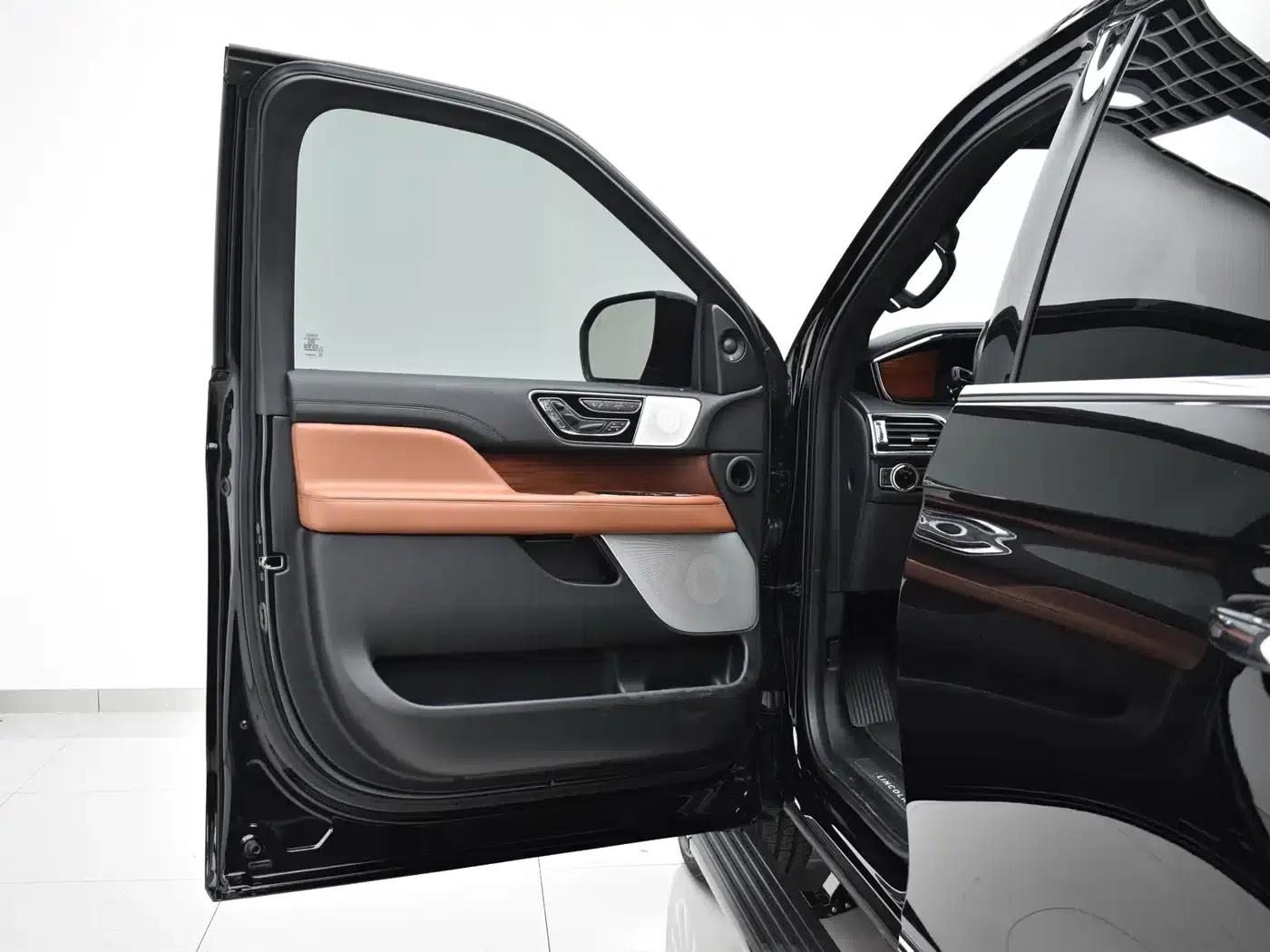 Navigator 2019 3.5T Premium Edition (China VI Emission Standard) — миниатюра 23