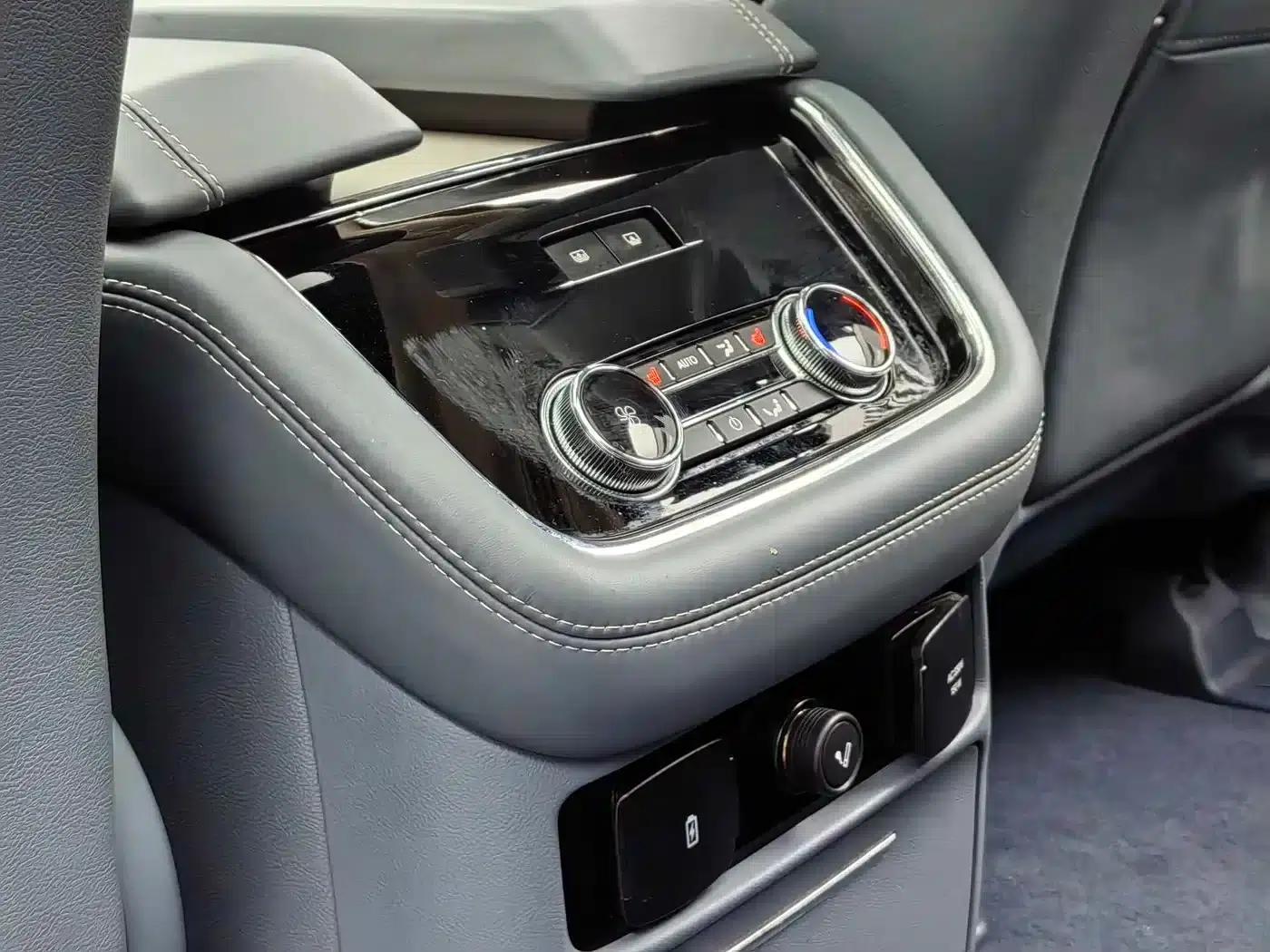 Navigator 2020 3.5T Presidential Series — миниатюра 15