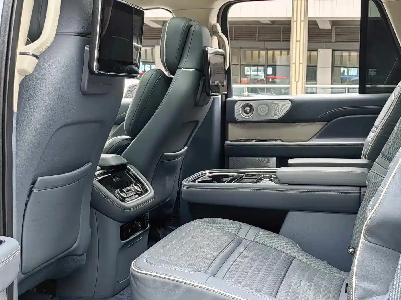 Navigator 2020 3.5T Presidential Series — миниатюра 16