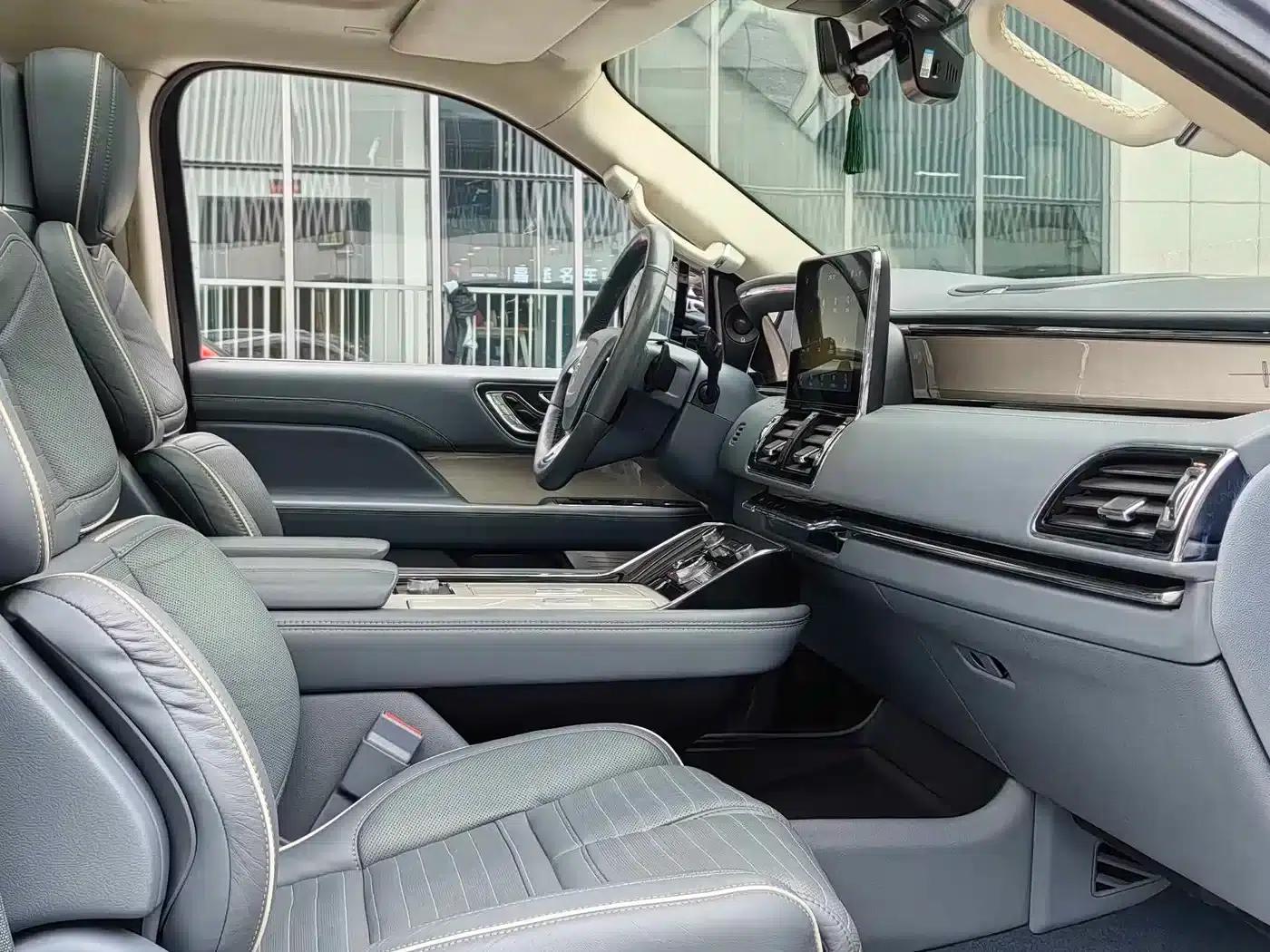 Navigator 2020 3.5T Presidential Series — миниатюра 23