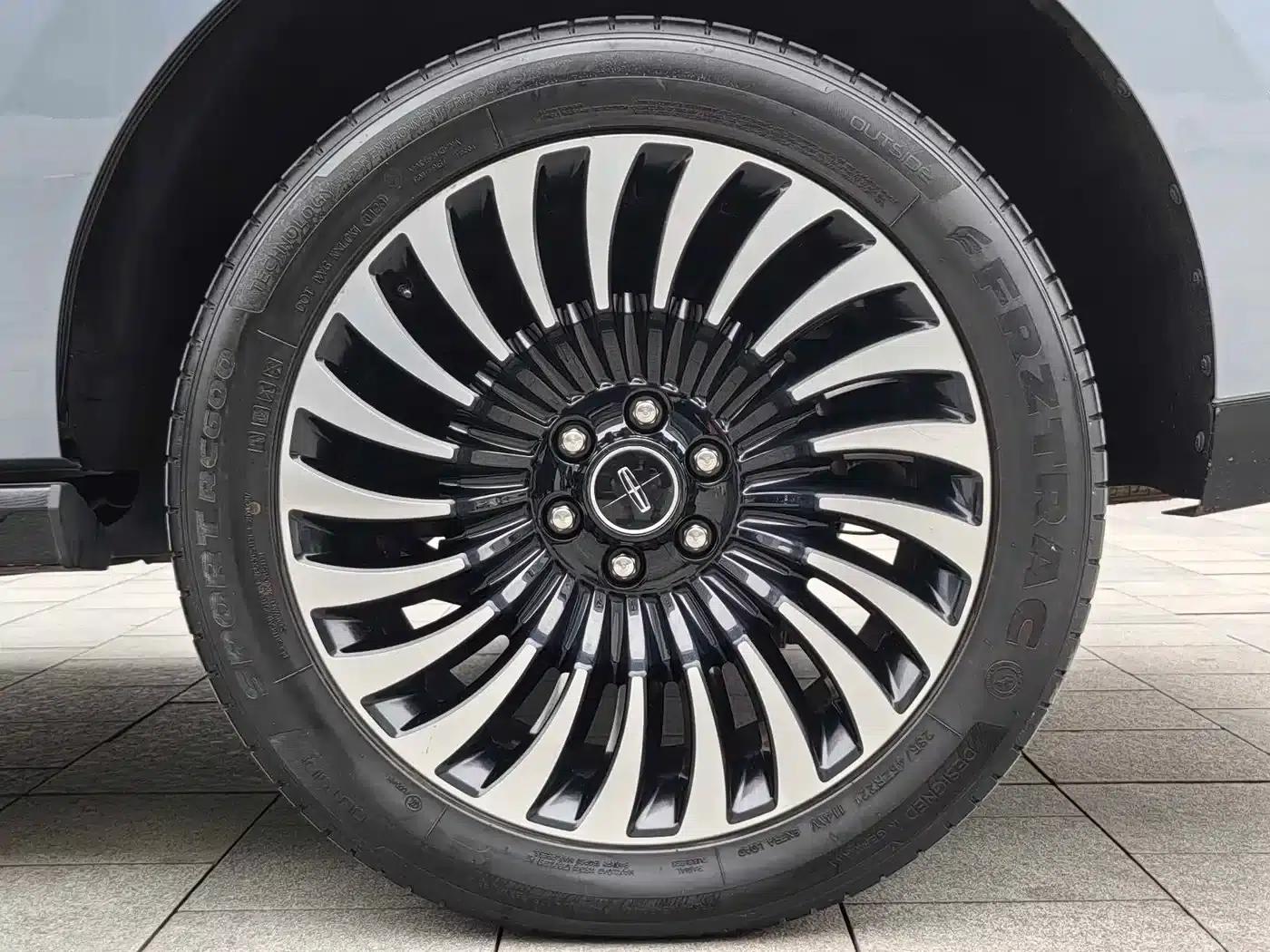Navigator 2020 3.5T Presidential Series — миниатюра 8