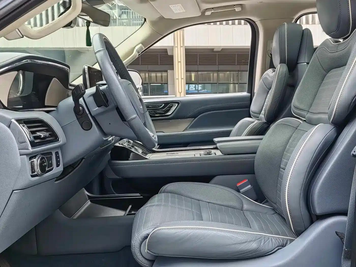 Navigator 2020 3.5T Presidential Series — миниатюра 9