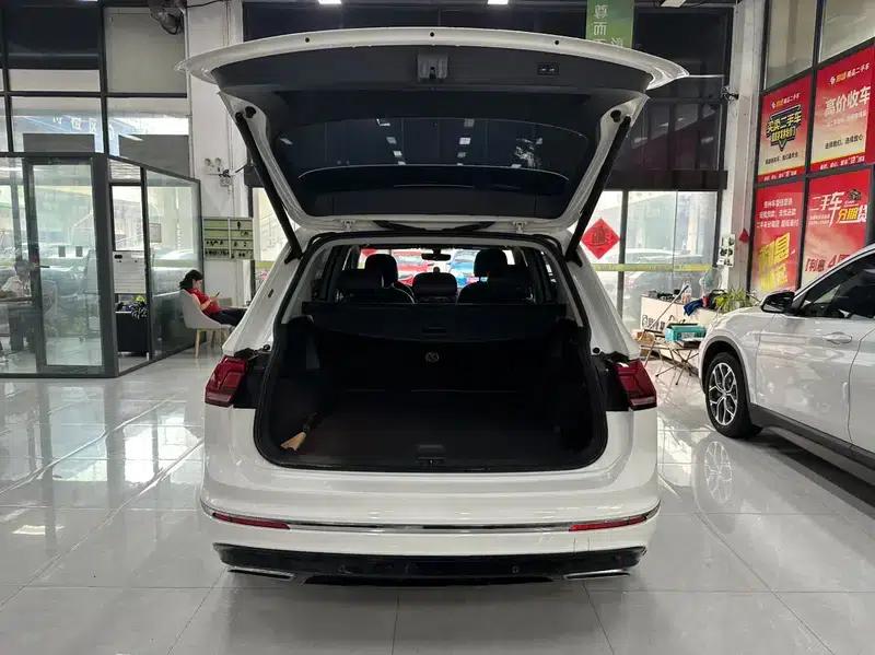 Tiguan L 2021 330TSI Automatic 2WD R-Line Premium Edition — миниатюра 20