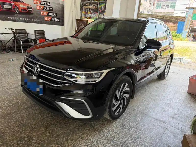 Tiguan L 2023 280TSI Trendy Limited Edition — миниатюра 1