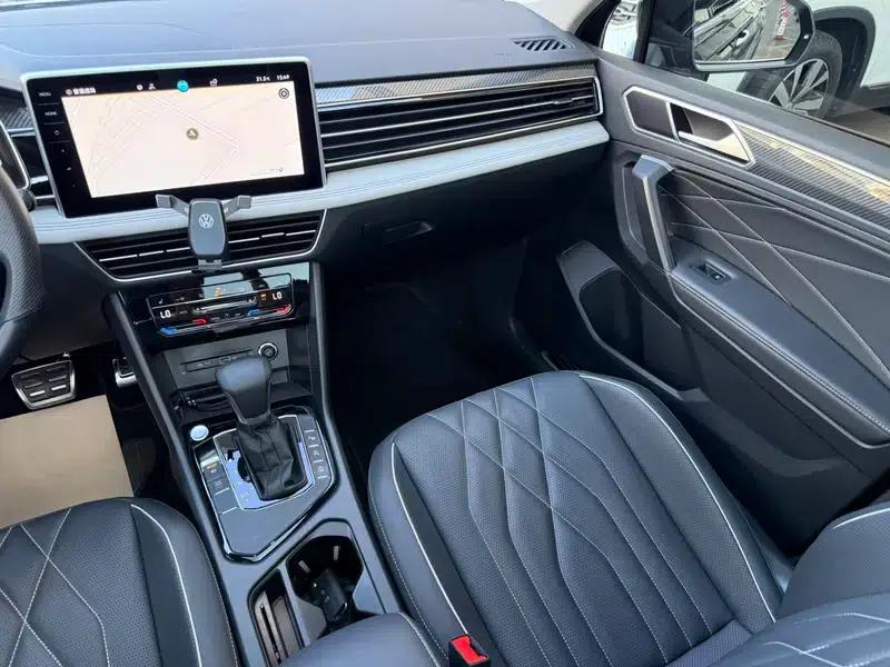 Tiguan L 2023 Facelift 330TSI 2WD R-Line Premium Edition — миниатюра 17