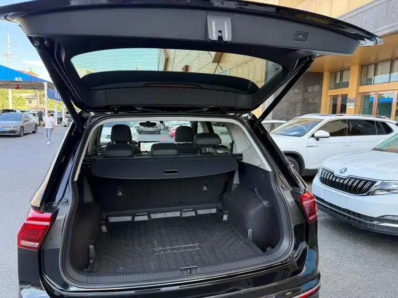 Tiguan L 2023 Facelift 330TSI 2WD R-Line Premium Edition — миниатюра 18