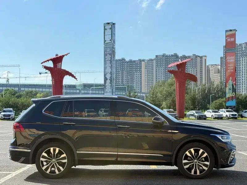 Tiguan L 2023 Facelift 330TSI 2WD R-Line Premium Edition — миниатюра 7