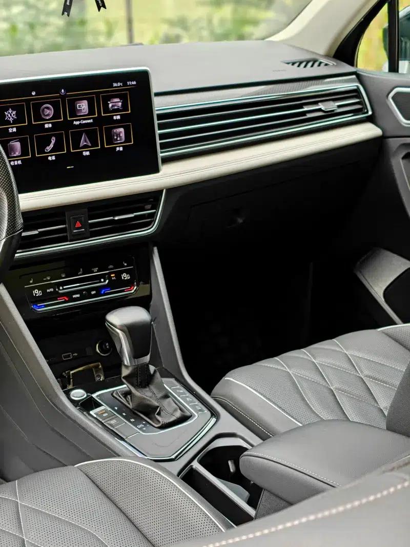 Tiguan L 2022 330TSI Automatic 2WD R-Line Premium Edition — миниатюра 7