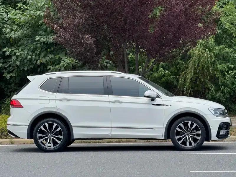 Tiguan L 2021 330TSI Automatic 2WD R-Line Premium Edition — миниатюра 6