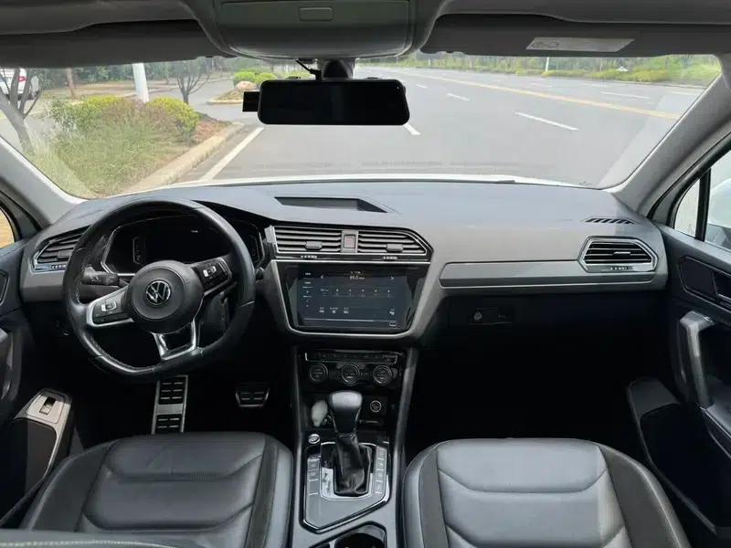 Tiguan L 2021 330TSI Automatic 2WD R-Line Premium Edition — миниатюра 7