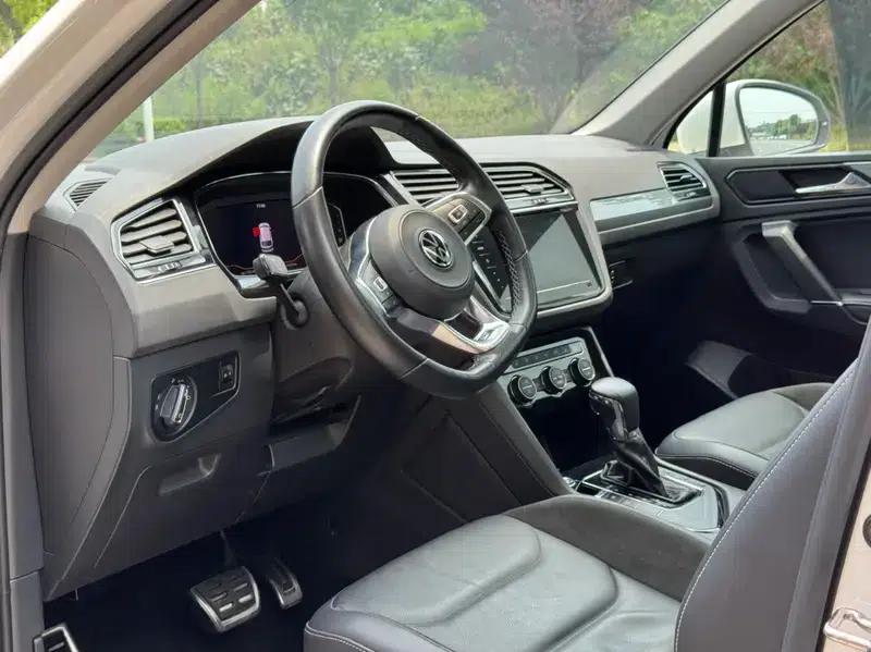 Tiguan L 2021 330TSI Automatic 2WD R-Line Premium Edition — миниатюра 8