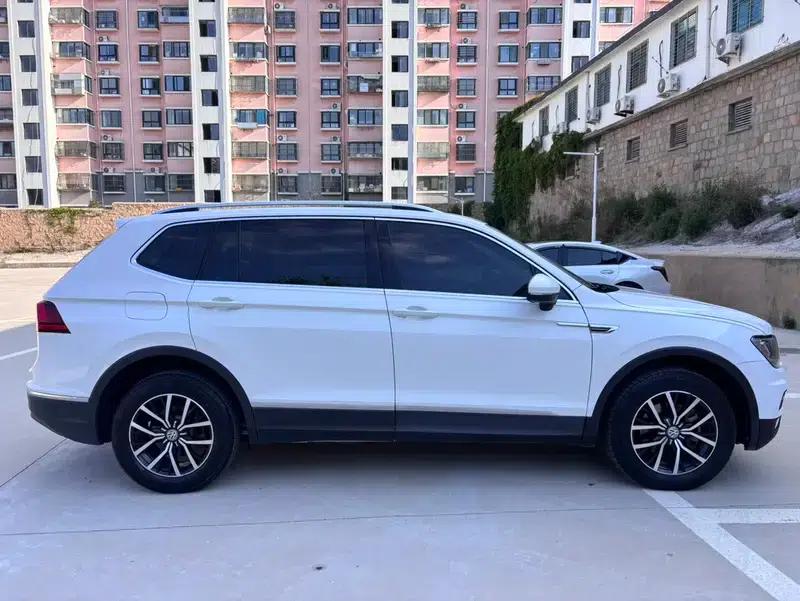 Tiguan L 2018 330TSI Automatic 2WD Luxury Edition — миниатюра 9