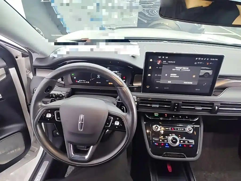 2022 Toyota Adventurer Facelift 2.0T 2WD Premium Edition — миниатюра 11