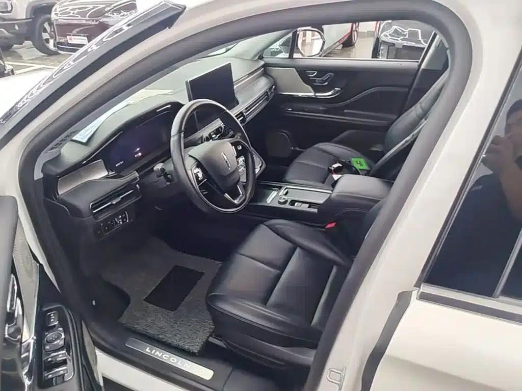 2022 Toyota Adventurer Facelift 2.0T 2WD Premium Edition — миниатюра 15